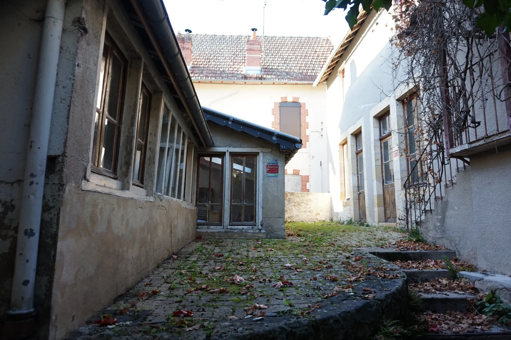 Maison de ville thermale à vendre à St Honoré les Bains 