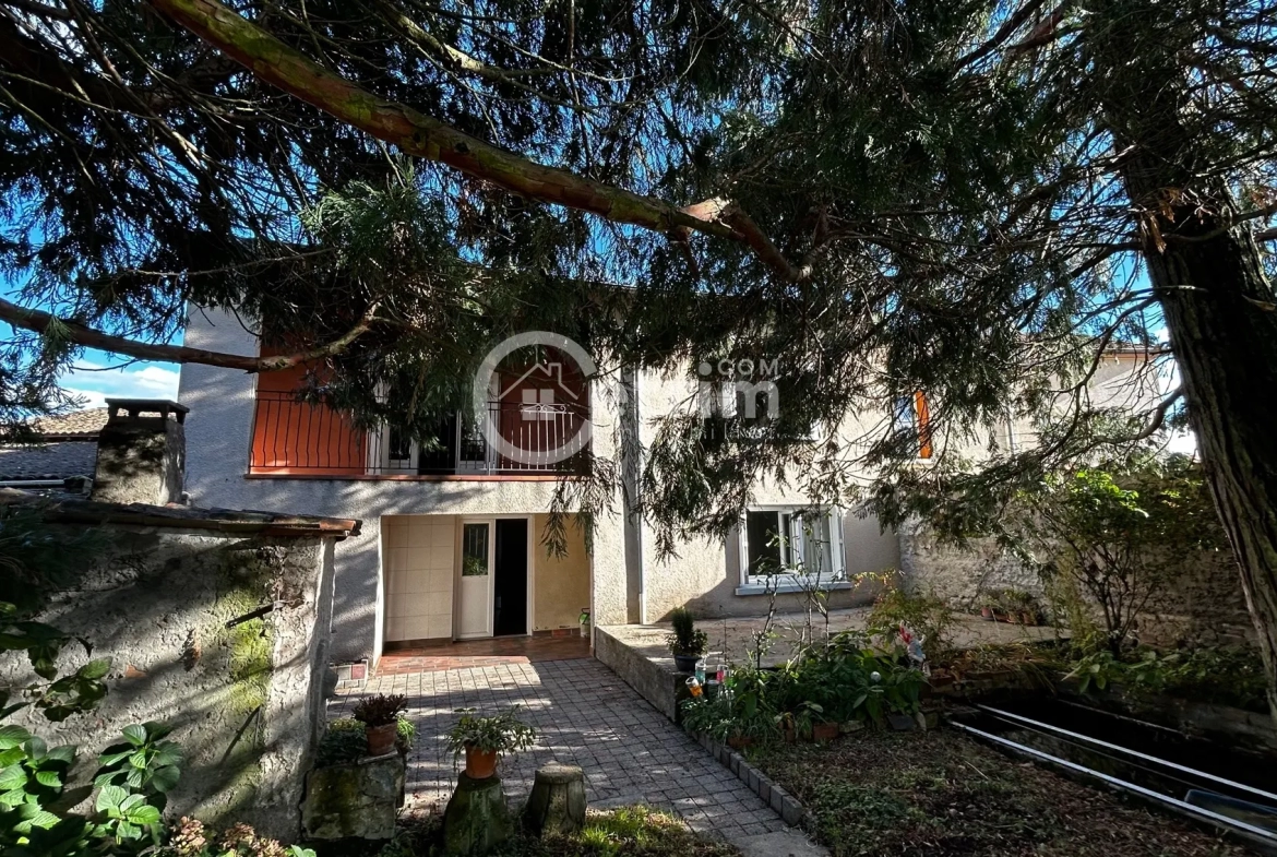 Maison de ville à LEZOUX avec jardin et garage 