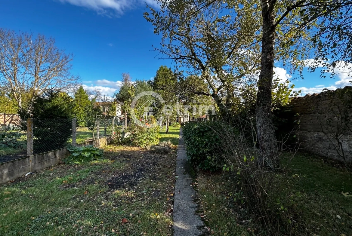 Maison de ville à LEZOUX avec jardin et garage 