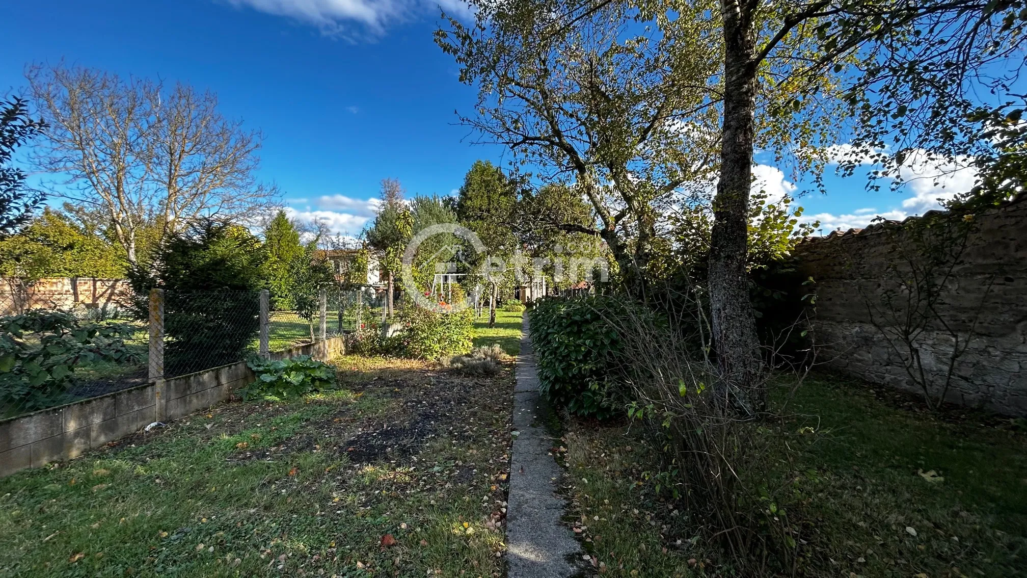 Maison de ville à LEZOUX avec jardin et garage 