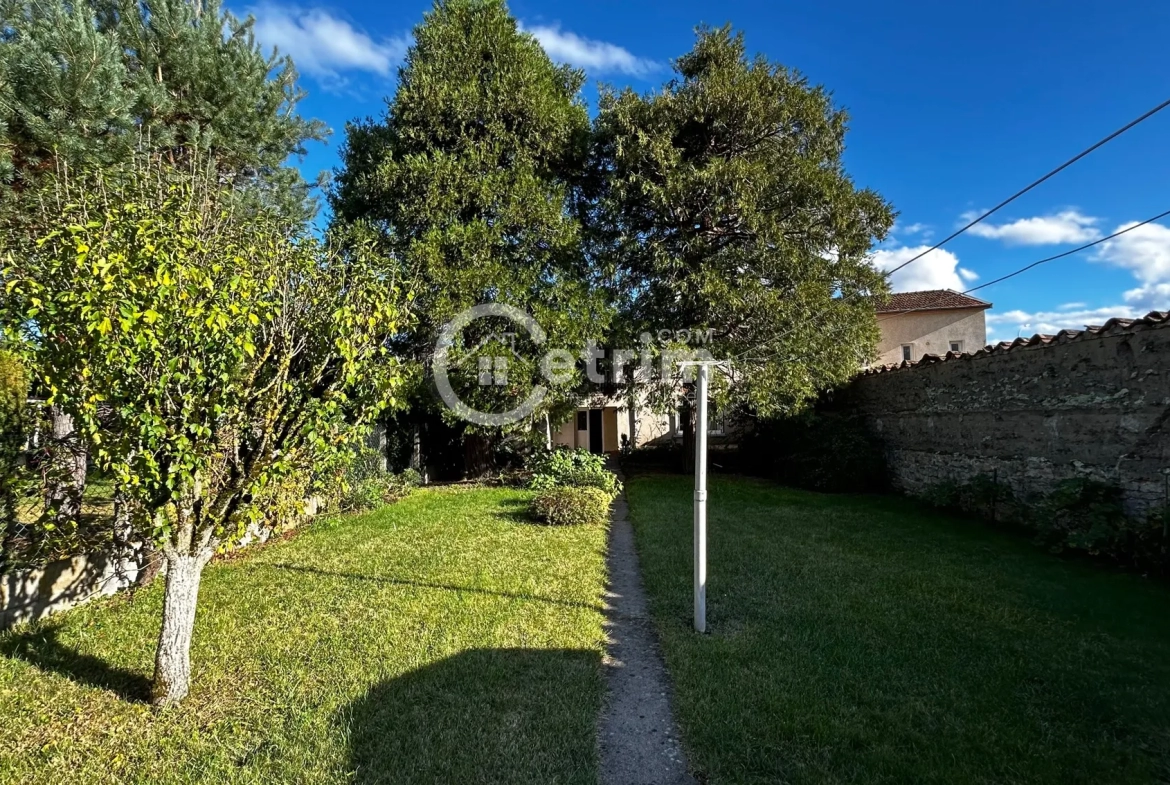 Maison de ville à LEZOUX avec jardin et garage 