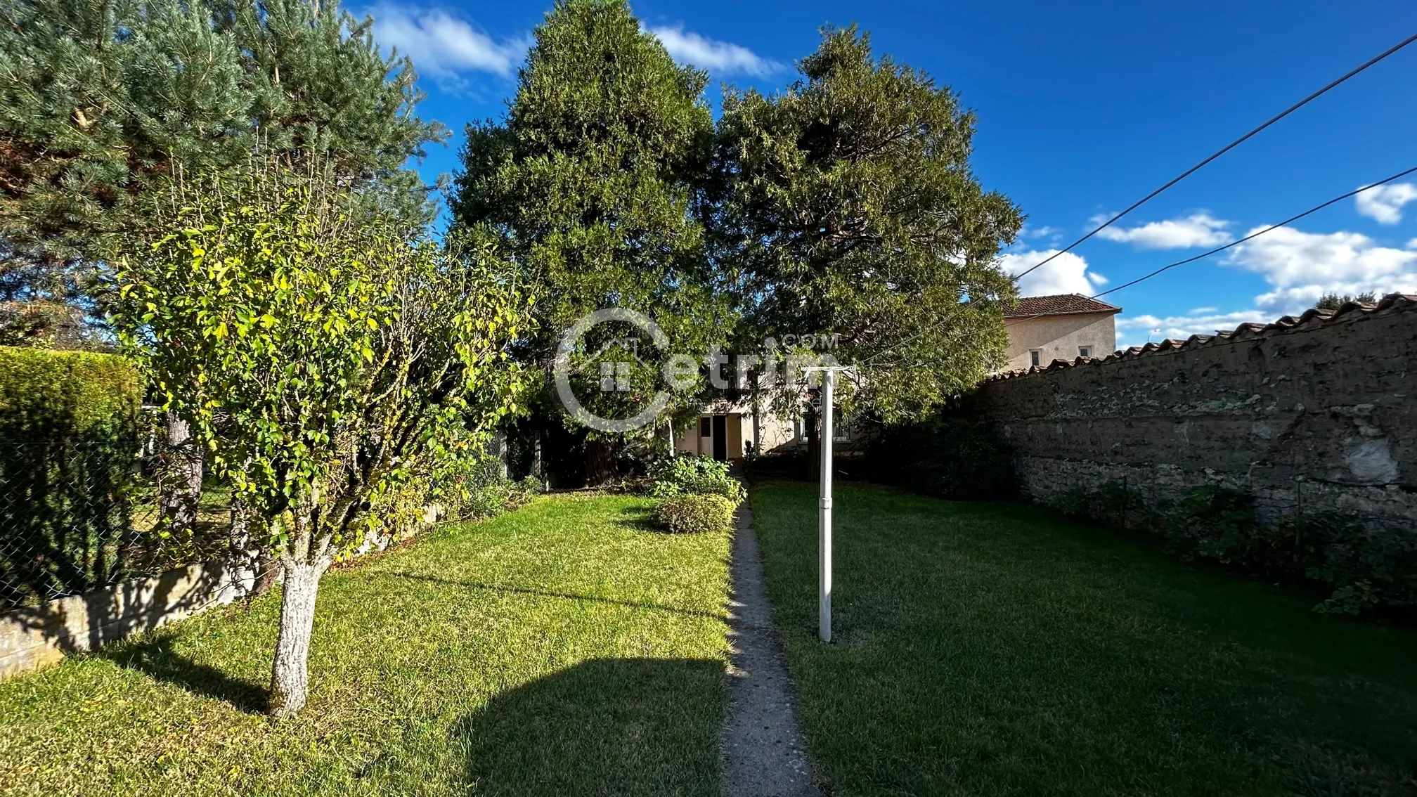 Maison de ville à LEZOUX avec jardin et garage 