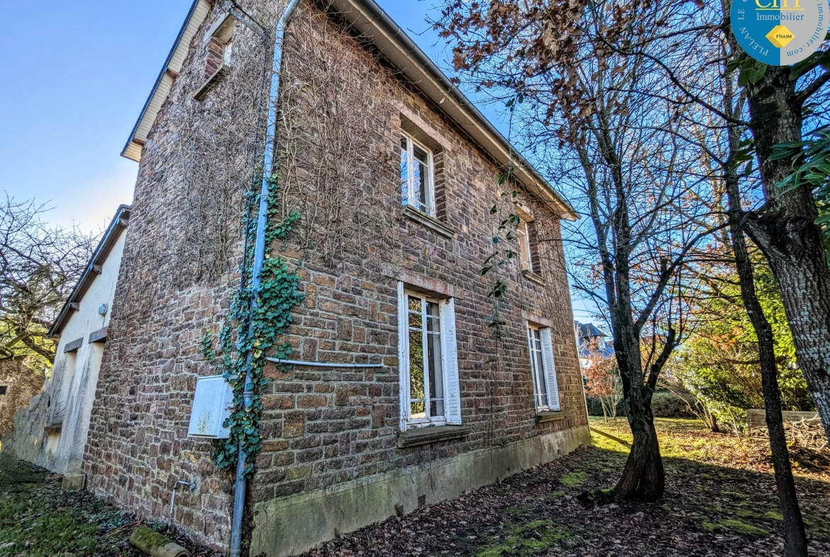 Maison en pierres à rénover à PLELAN LE GRAND 