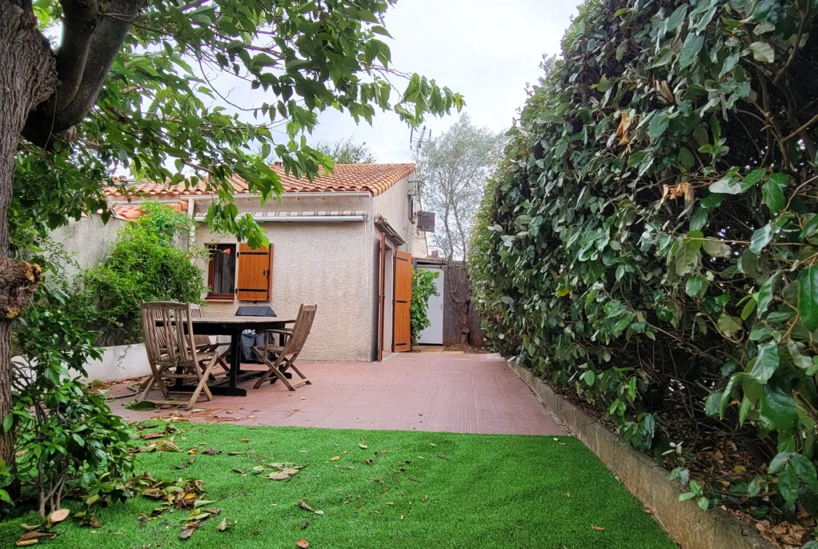 Maisonnette Lumineuse avec Jardin et Piscine à Forcalqueiret 