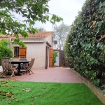 Maisonnette Lumineuse avec Jardin et Piscine à Forcalqueiret