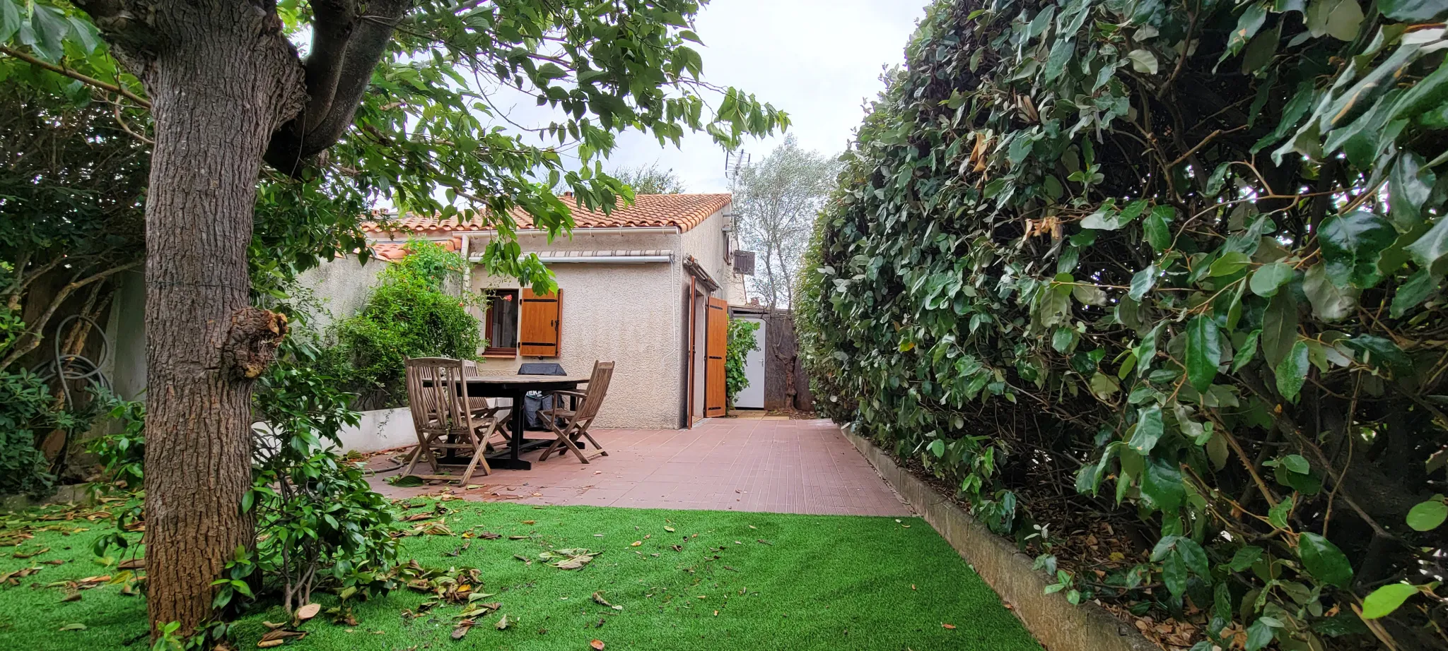 Maisonnette Lumineuse avec Jardin et Piscine à Forcalqueiret 