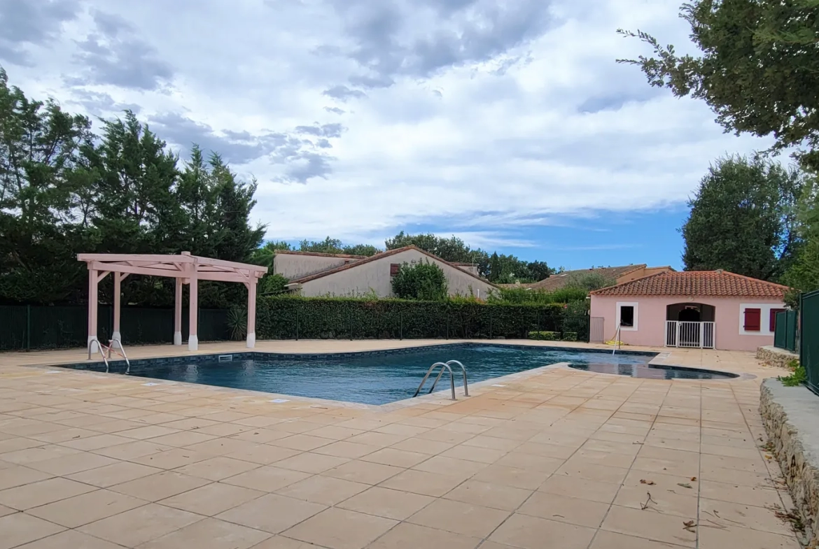 Maisonnette Lumineuse avec Jardin et Piscine à Forcalqueiret 