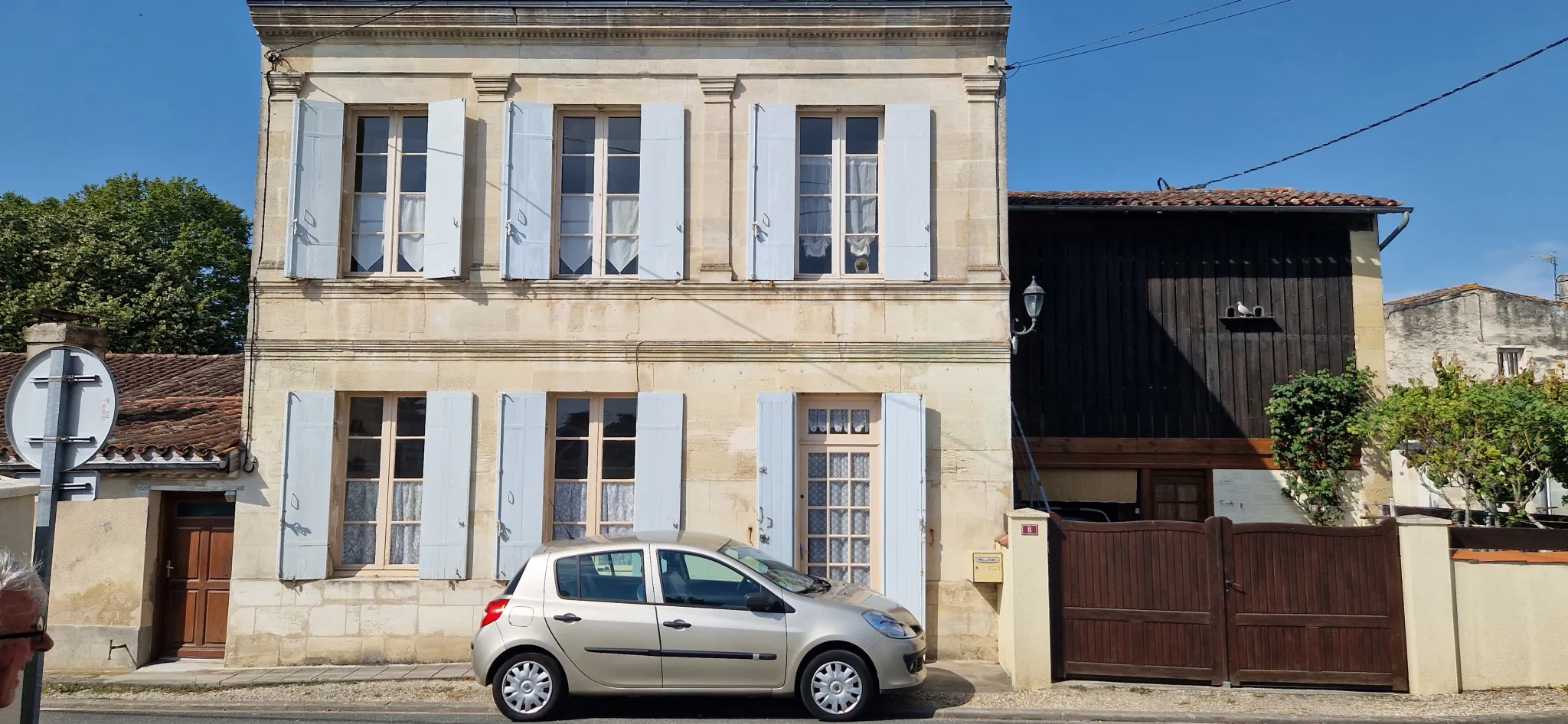 Maison ancienne en pierre avec dépendances à vendre à Arcins (33460) 