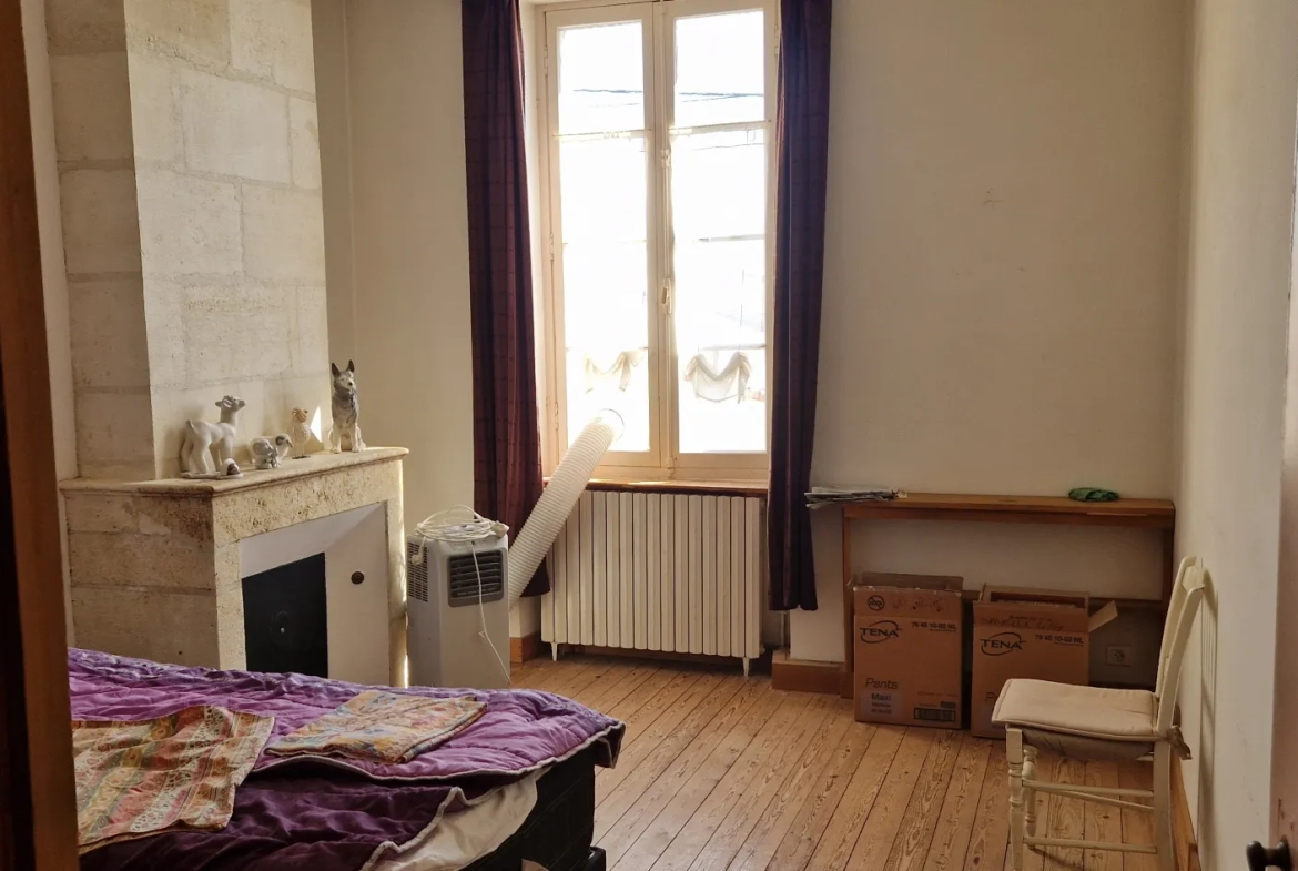 Maison ancienne en pierre avec dépendances à vendre à Arcins (33460) 