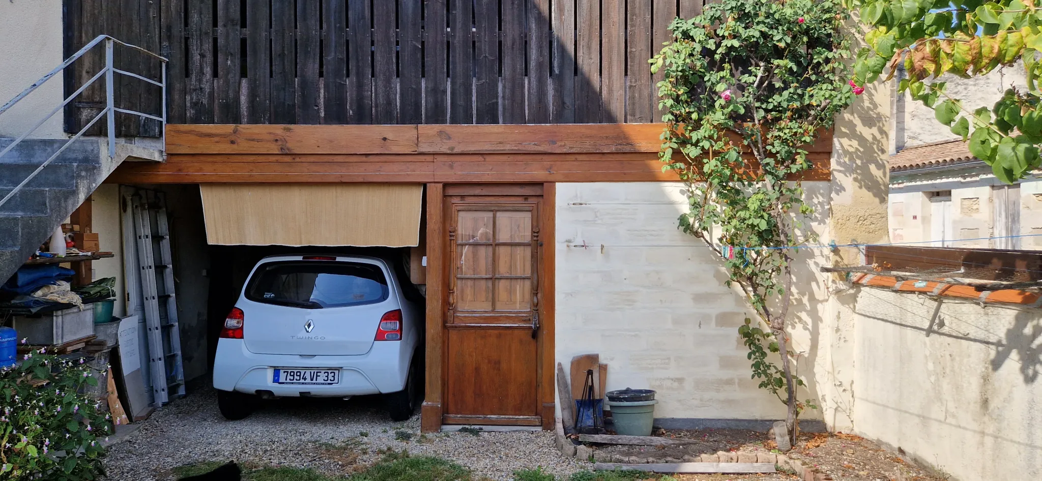 Maison ancienne en pierre avec dépendances à vendre à Arcins (33460) 