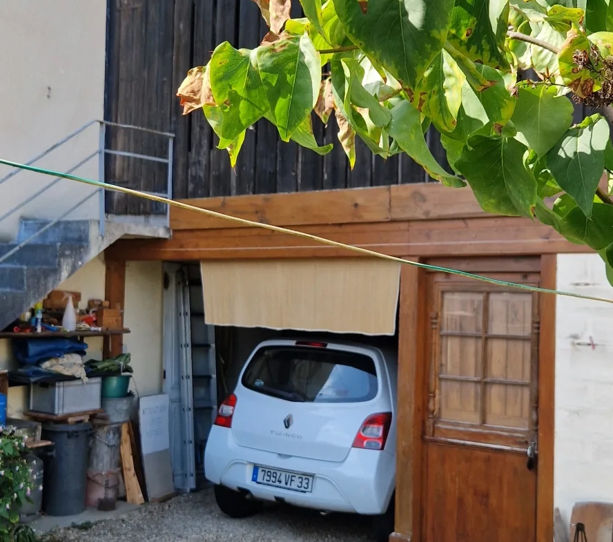 Maison ancienne en pierre avec dépendances à vendre à Arcins (33460) 