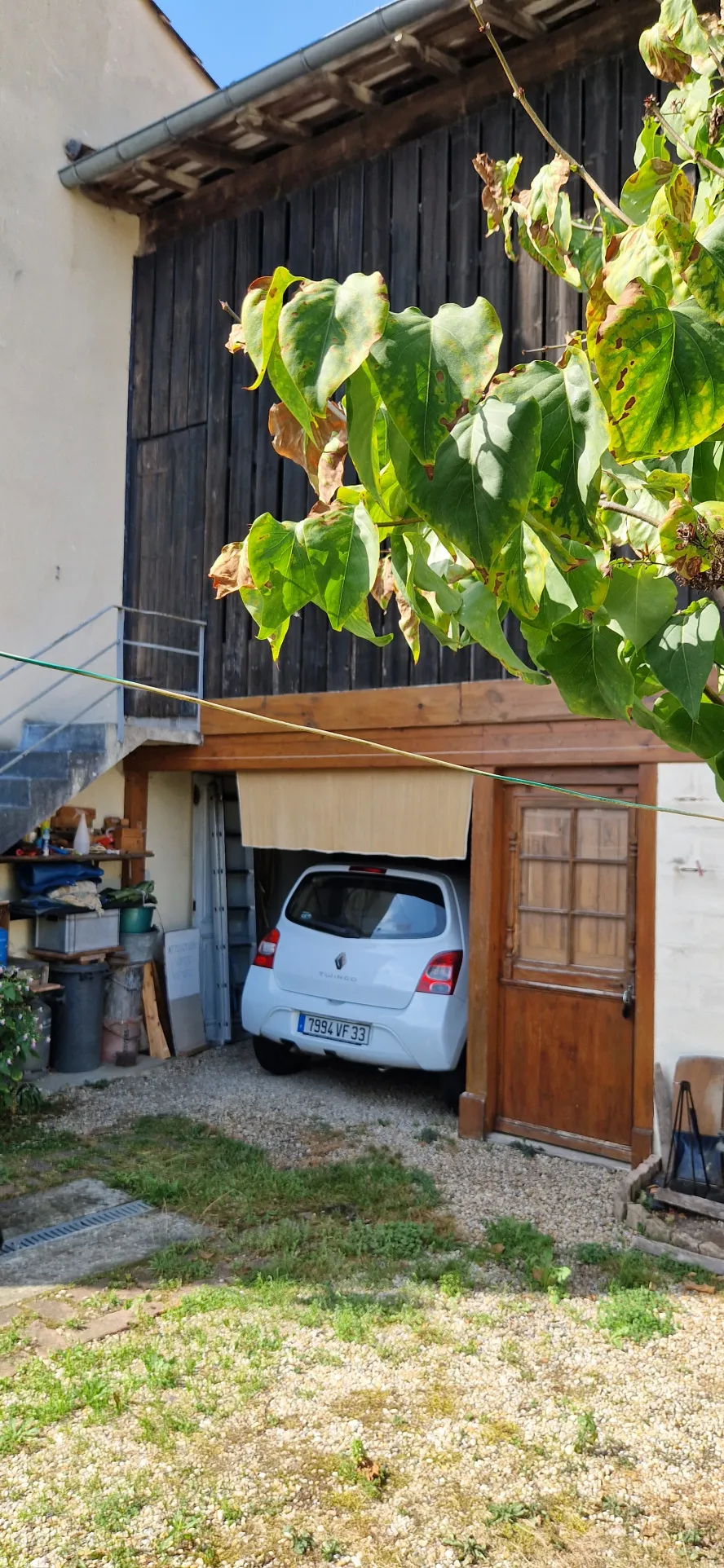 Maison ancienne en pierre avec dépendances à vendre à Arcins (33460) 