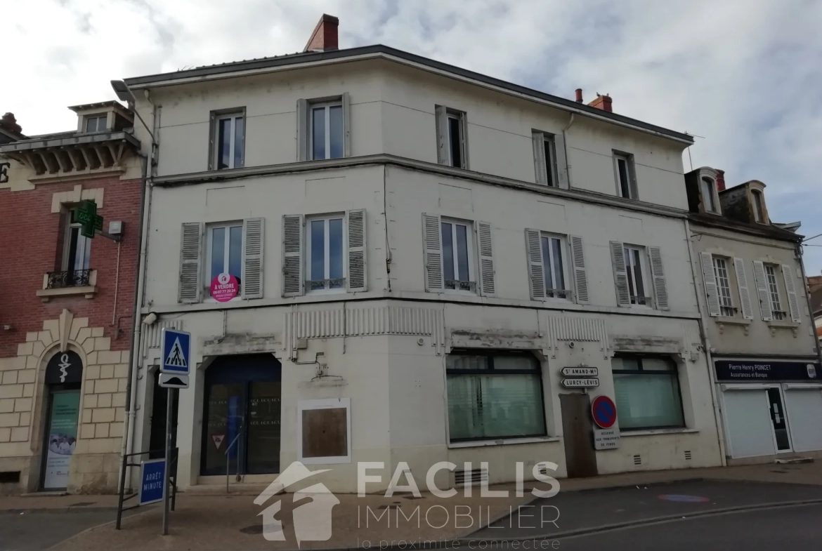 Appartement en plein centre ville de Sancoins avec vue sur la place 