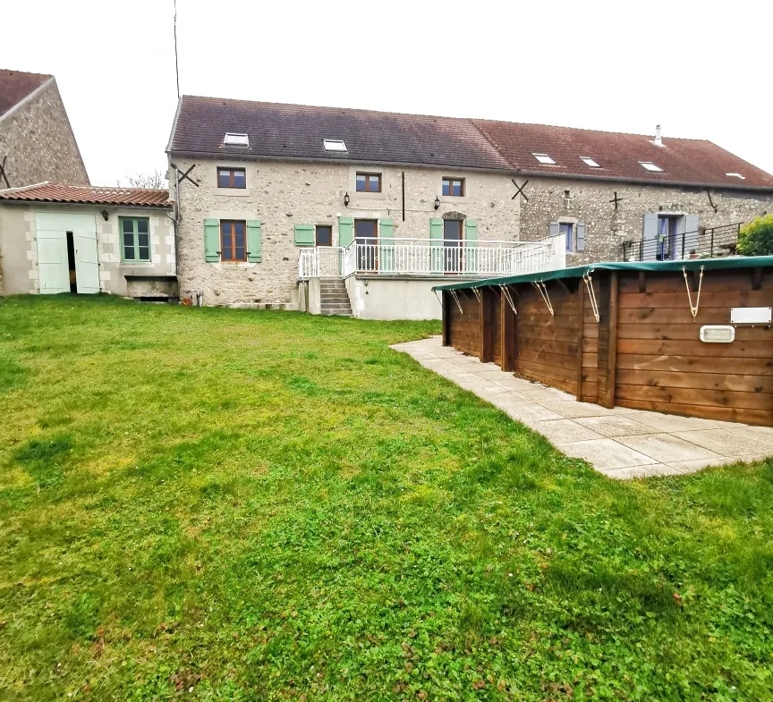 Charmante maison de 158.25m2 avec vue dégagée sur la campagne à Charroux 