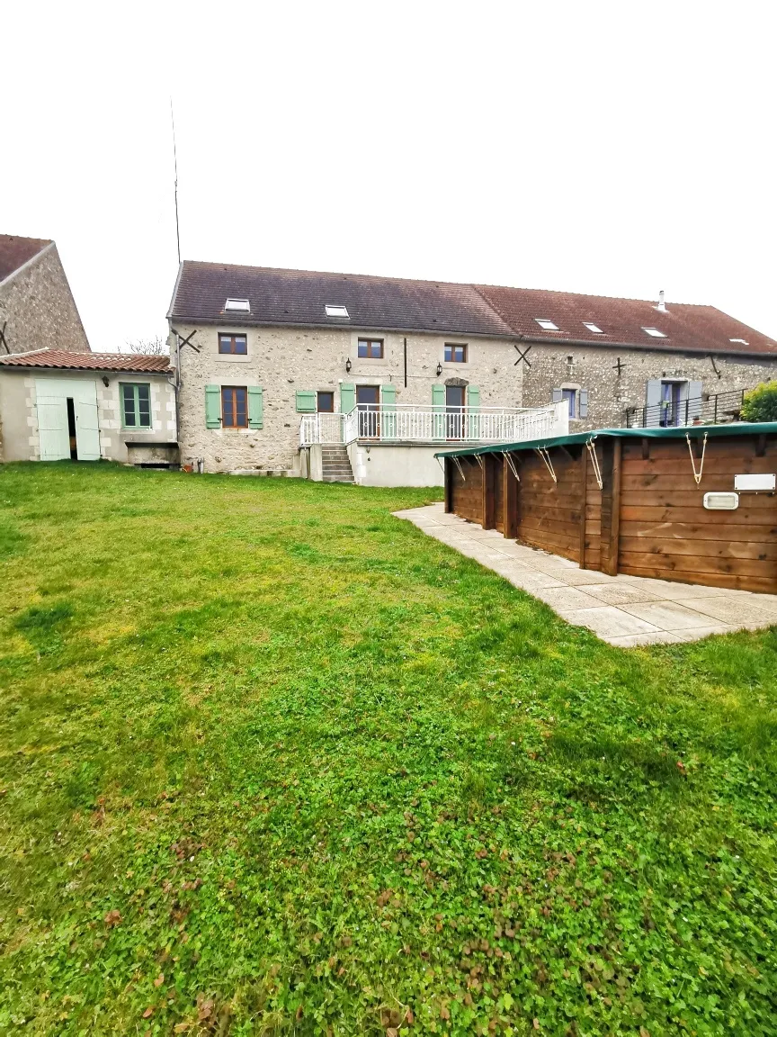 Charmante maison de 158.25m2 avec vue dégagée sur la campagne à Charroux 