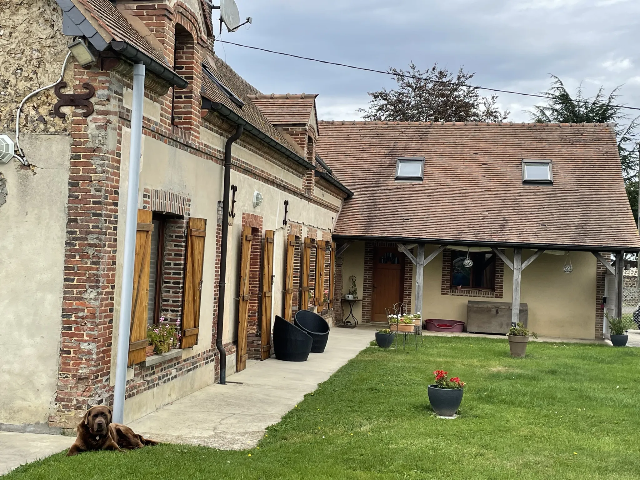 Longère lumineuse avec 4 chambres à Crulai 