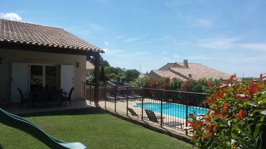 Magnifique villa T4 avec piscine sur grand terrain arboré à Montbrun des corbieres 