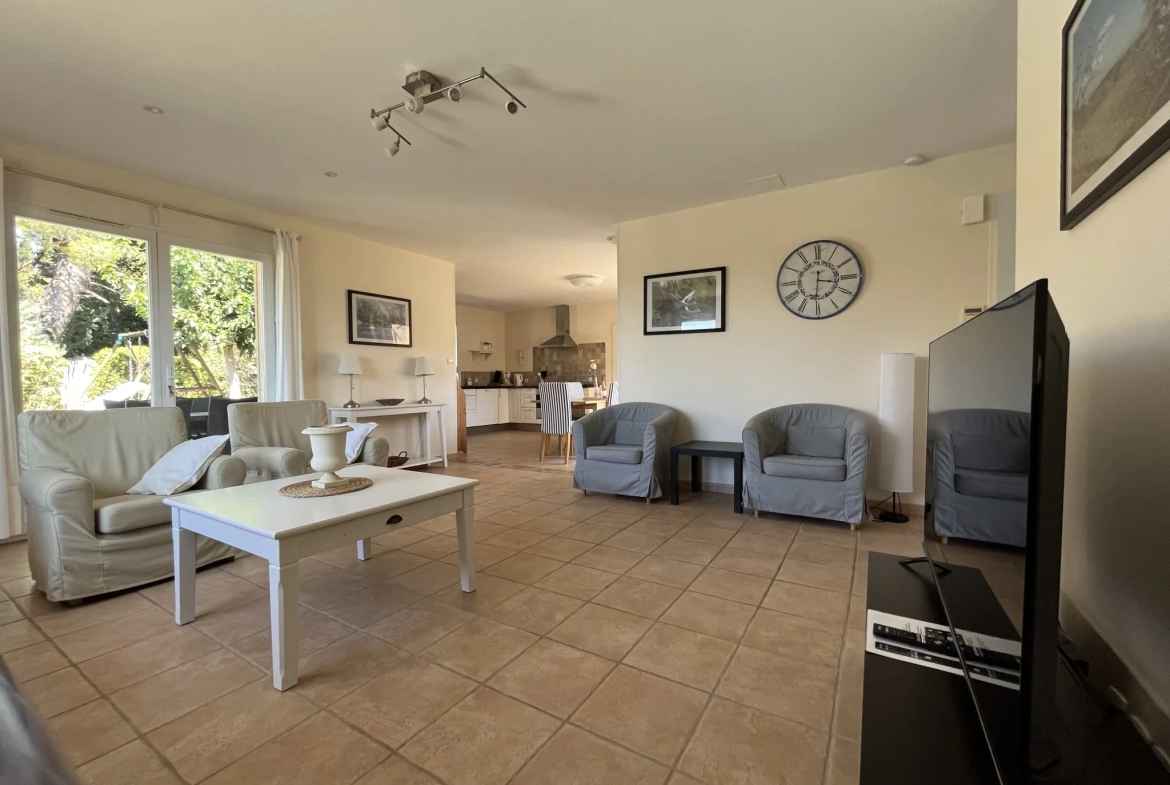 Magnifique villa T4 avec piscine sur grand terrain arboré à Montbrun des corbieres 