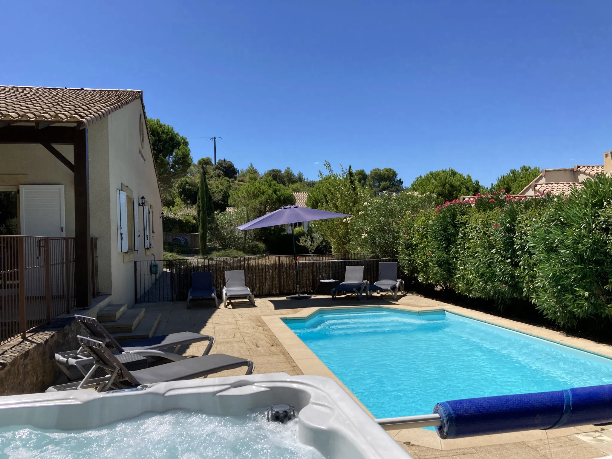 Magnifique villa T4 avec piscine sur grand terrain arboré à Montbrun des corbieres 