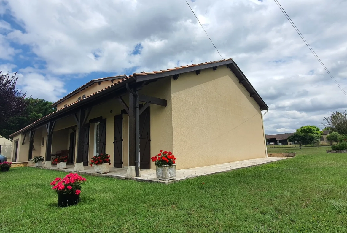 Charmante villa à Montayral avec jardin paysagé et garage attenant 