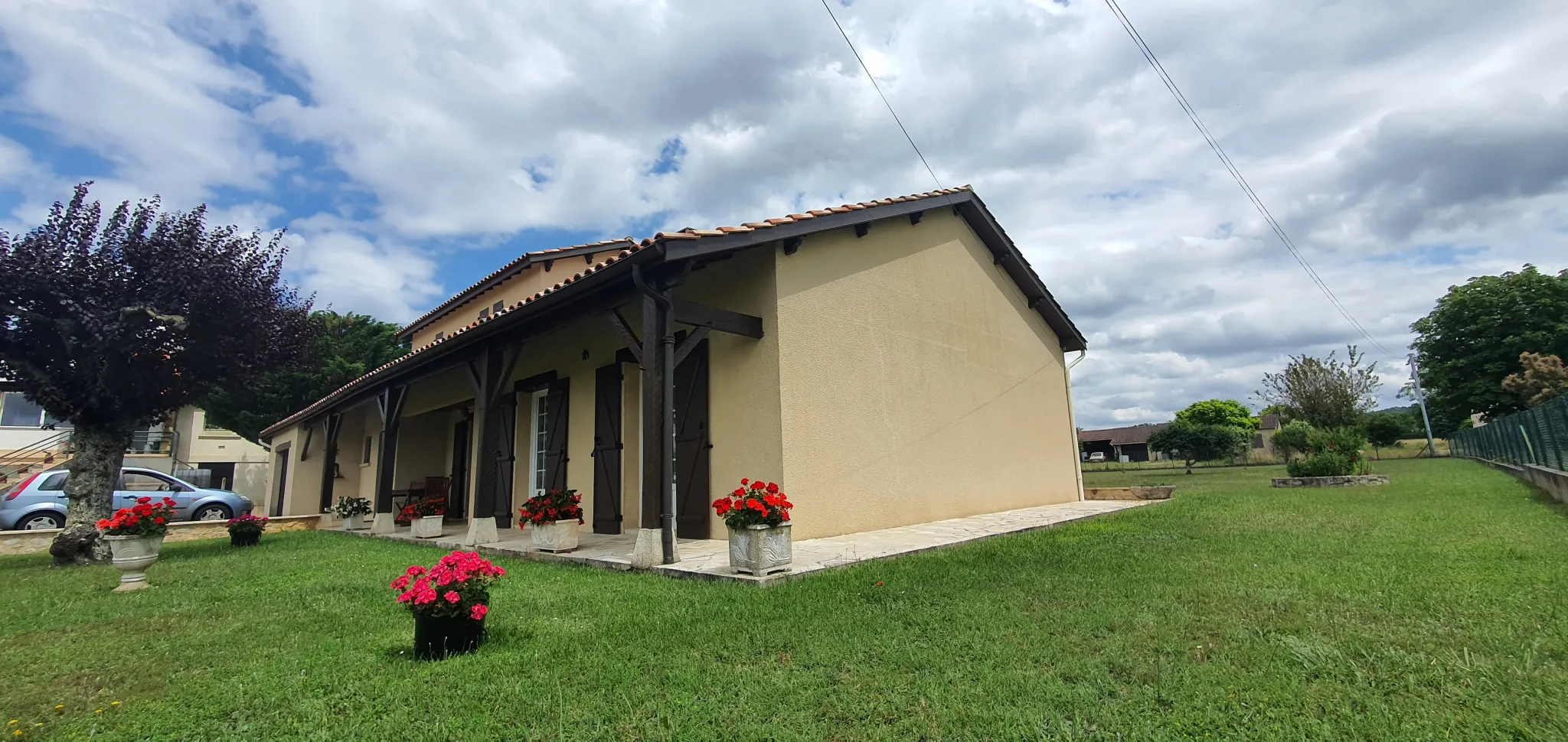 Charmante villa à Montayral avec jardin paysagé et garage attenant 