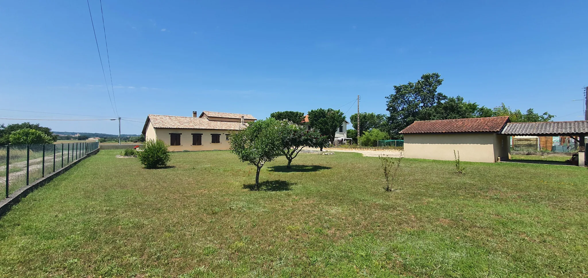 Charmante villa à Montayral avec jardin paysagé et garage attenant 