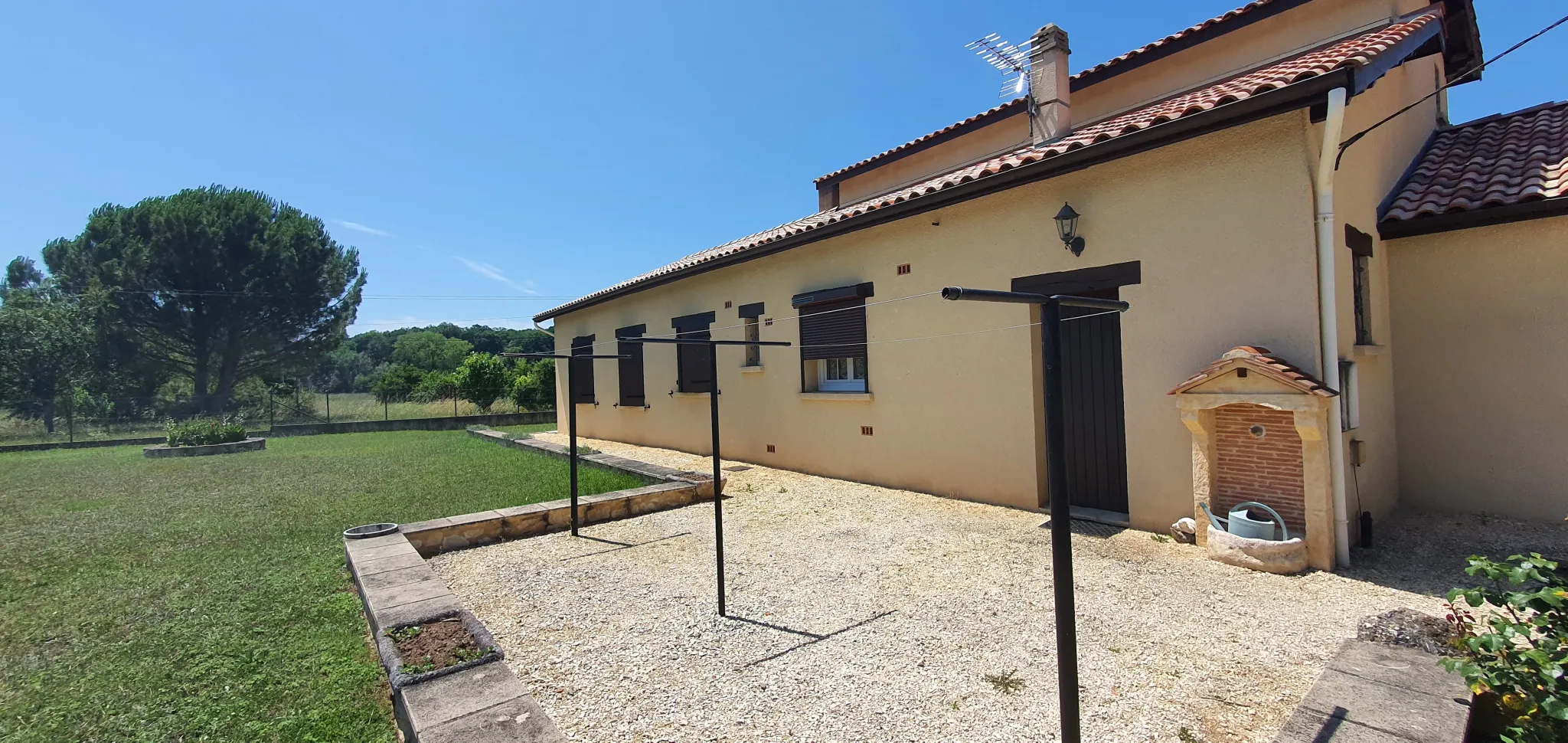 Charmante villa à Montayral avec jardin paysagé et garage attenant 