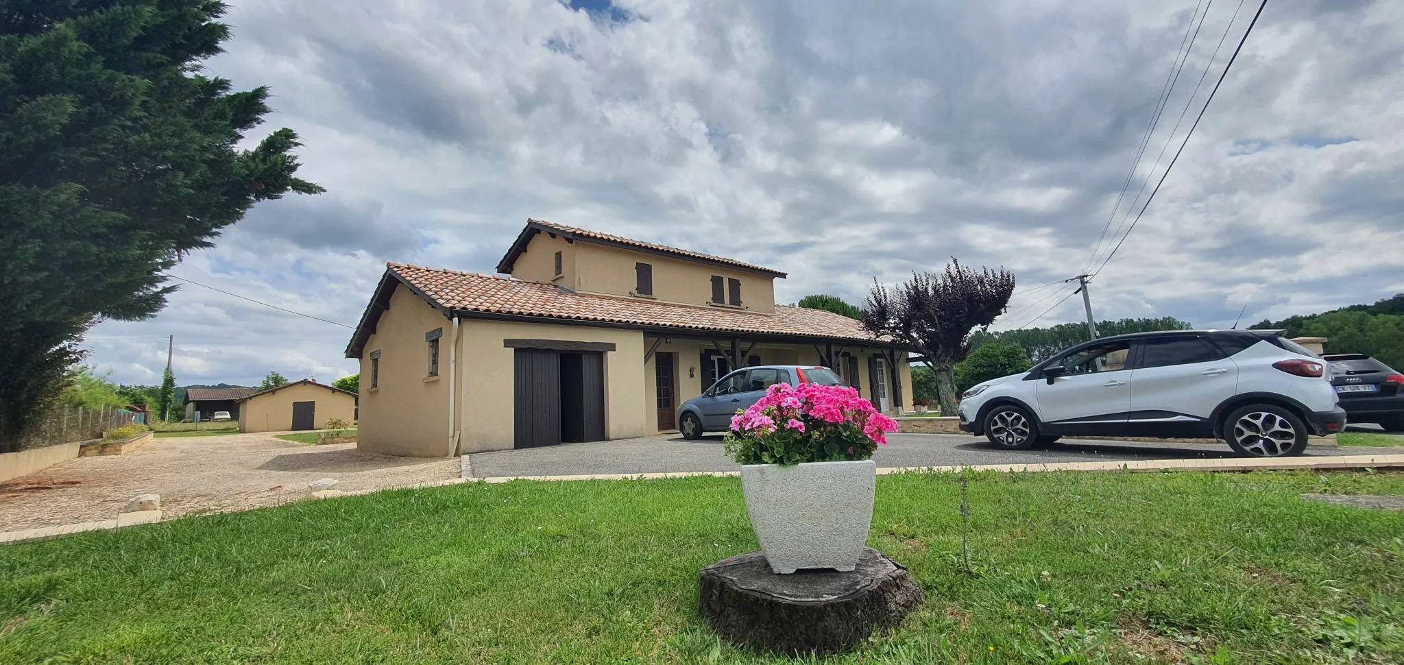 Charmante villa à Montayral avec jardin paysagé et garage attenant 