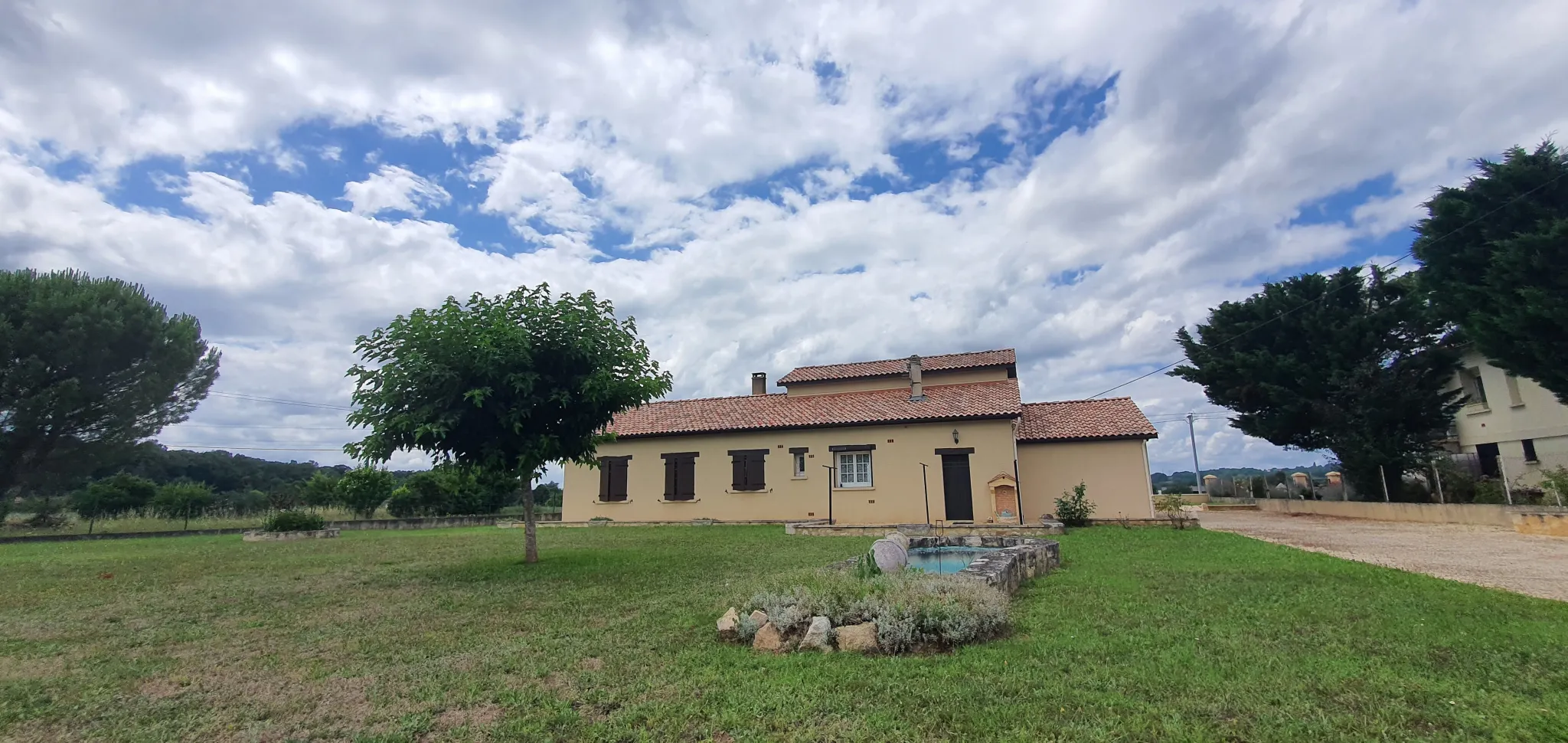 Charmante villa à Montayral avec jardin paysagé et garage attenant 