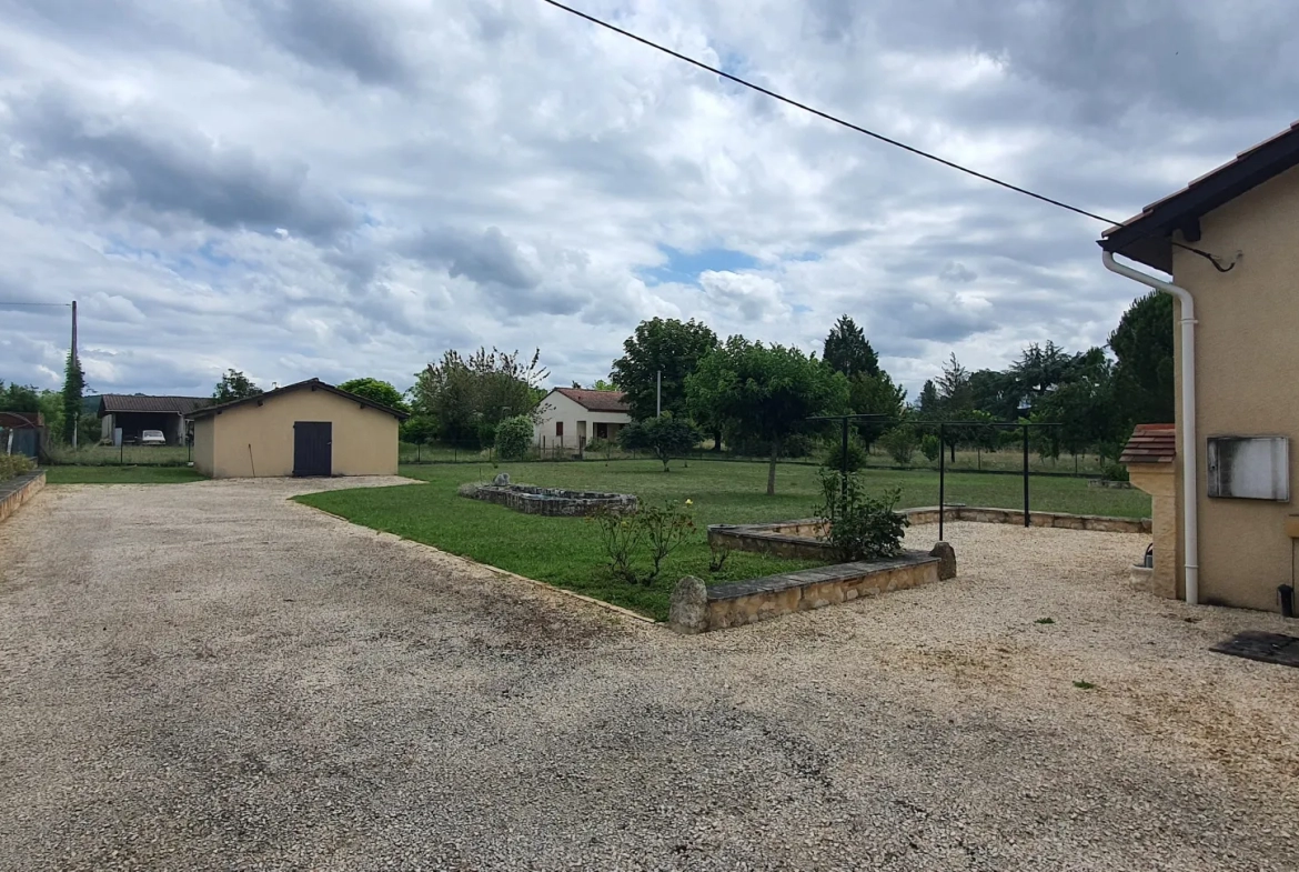 Charmante villa à Montayral avec jardin paysagé et garage attenant 