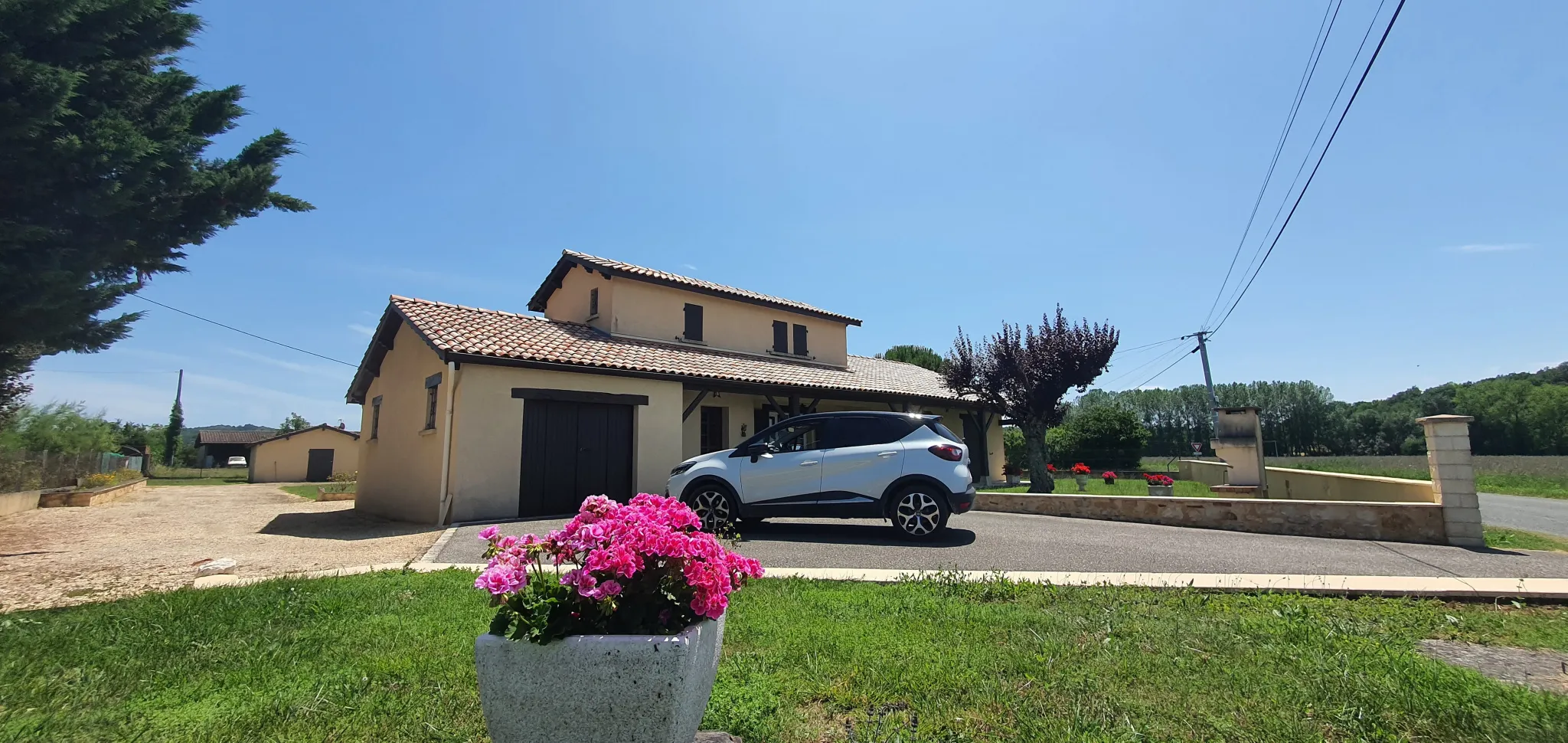 Charmante villa à Montayral avec jardin paysagé et garage attenant 