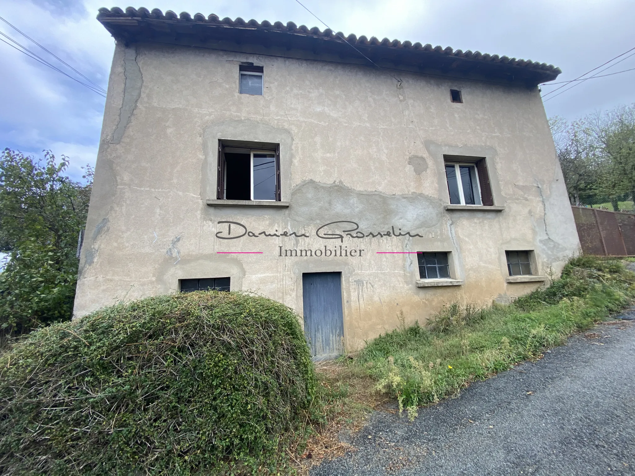 Maison d'habitation avec sous-sol de caves et terrain attenant - Ste colombe sur gand 