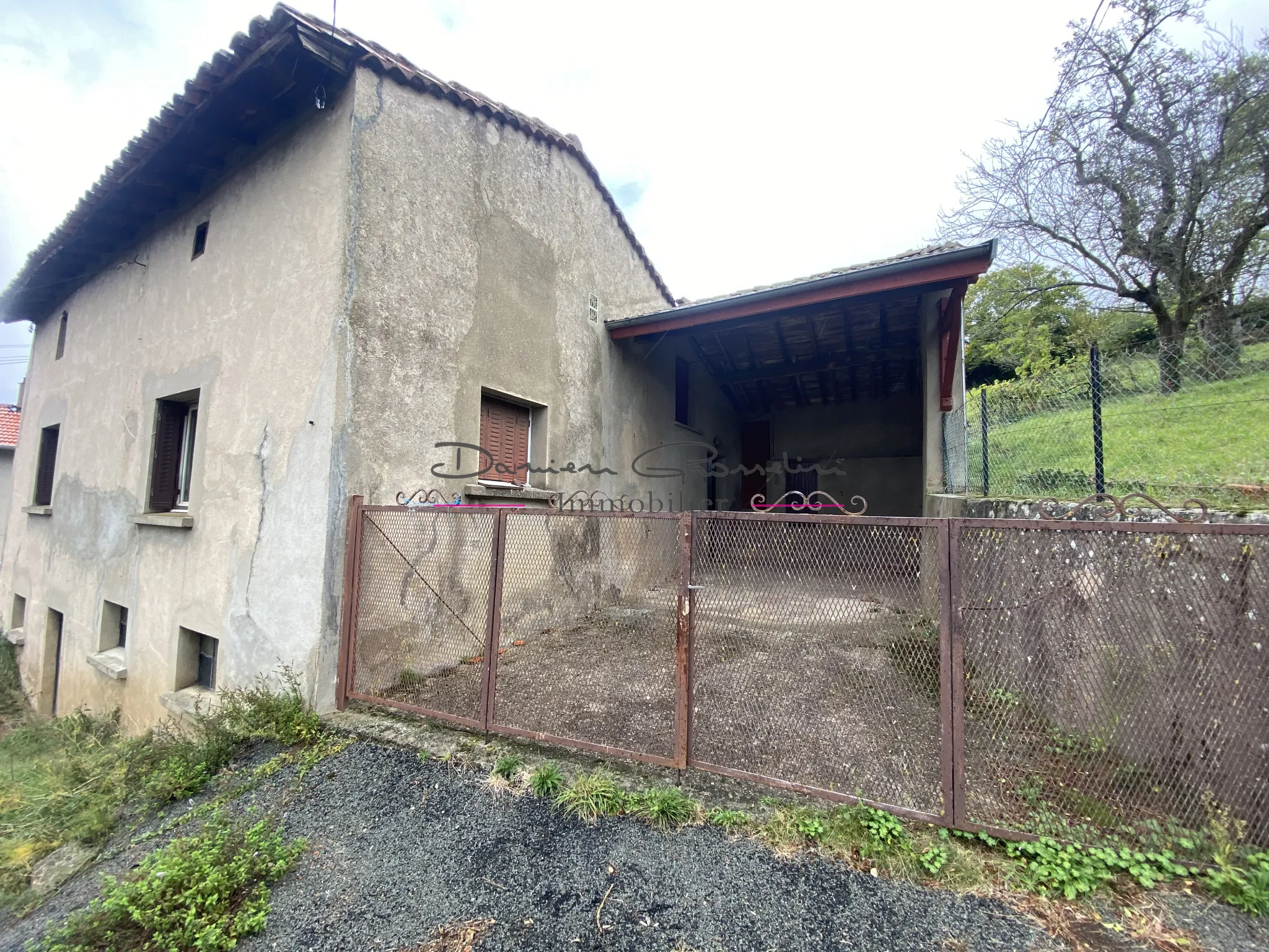 Maison d'habitation avec sous-sol de caves et terrain attenant - Ste colombe sur gand 