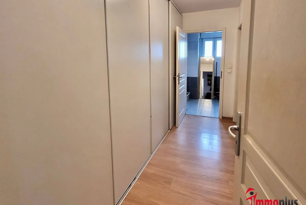 Appartement F3 avec terrasse, jardin clos de 113m2, garage, cave et stationnement 