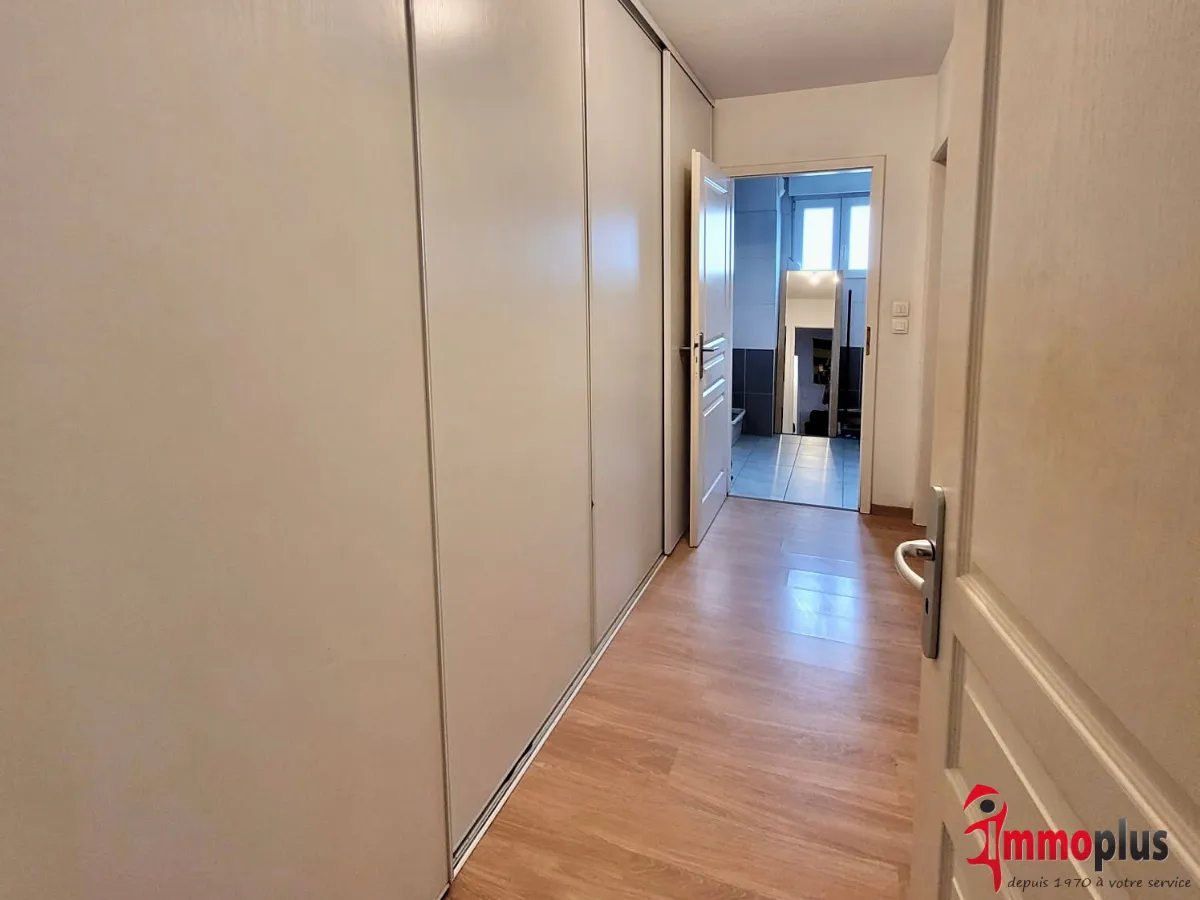 Appartement F3 avec terrasse, jardin clos de 113m2, garage, cave et stationnement 