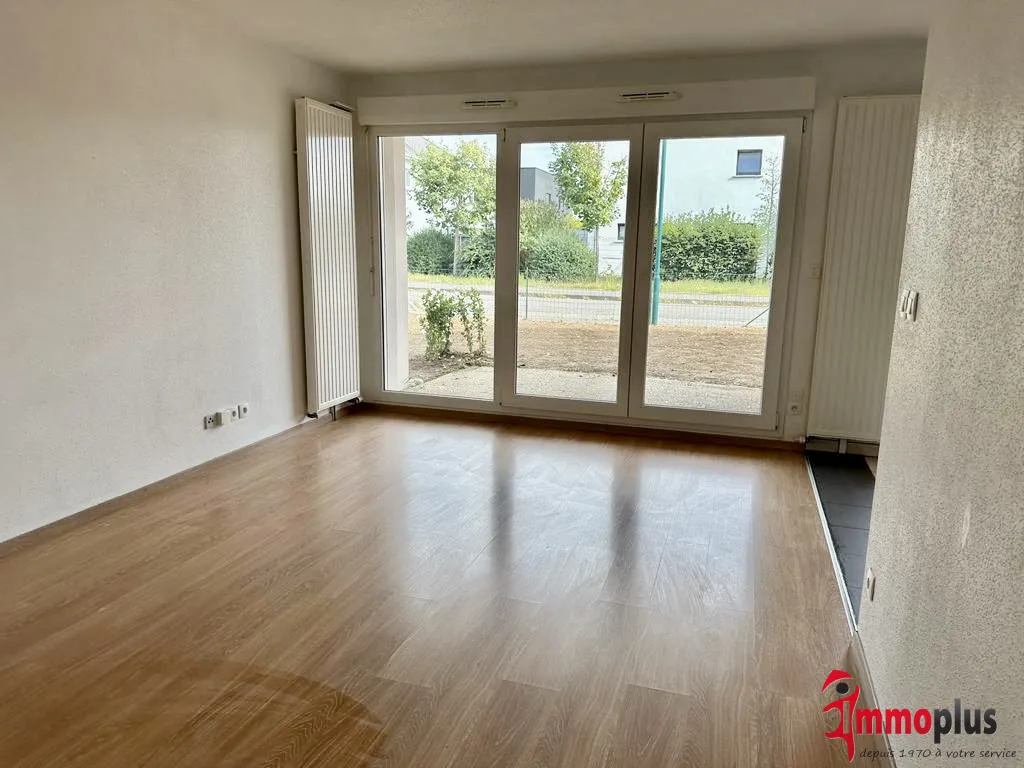 Appartement F3 avec terrasse, jardin clos de 113m2, garage, cave et stationnement 