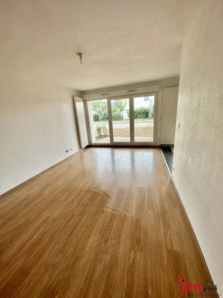 Appartement F3 avec terrasse, jardin clos de 113m2, garage, cave et stationnement 