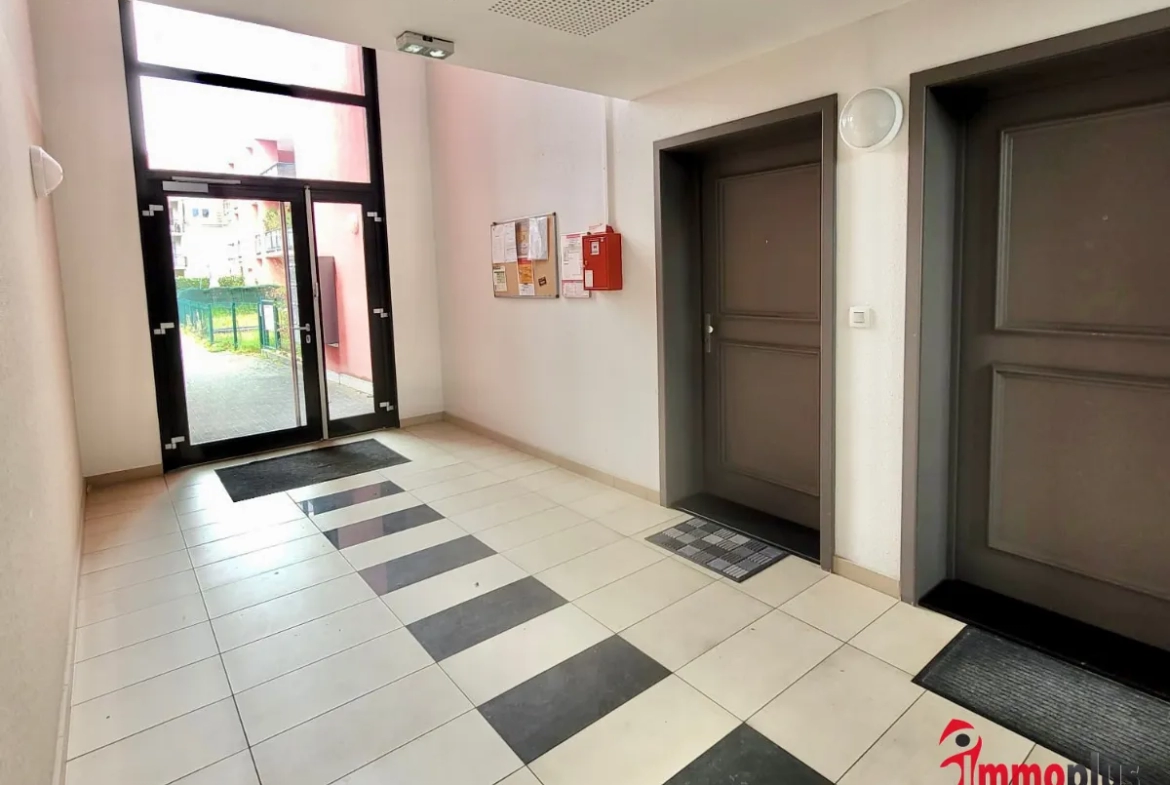 Appartement F3 avec terrasse, jardin clos de 113m2, garage, cave et stationnement 