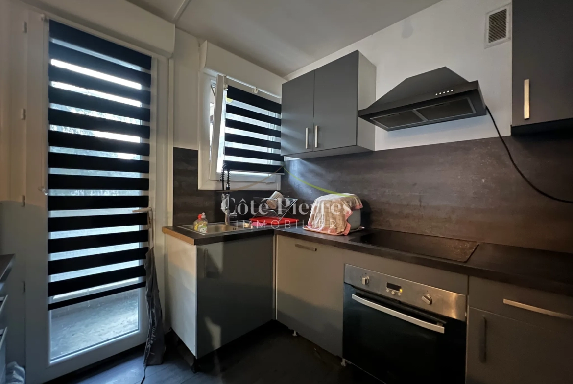 Appartement de Type 4 avec Terrasse et Vue Dégagée à Nîmes 