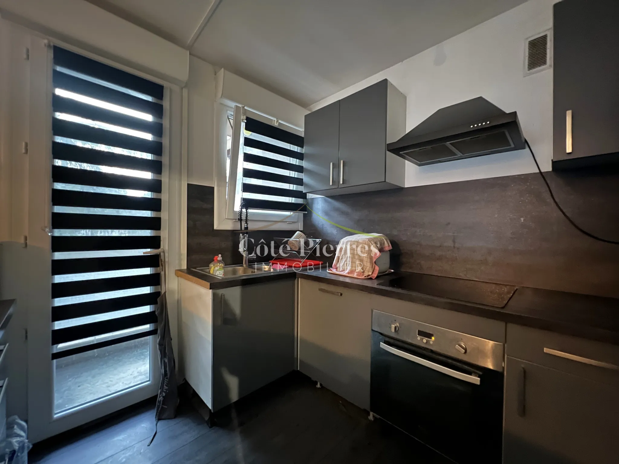 Appartement de Type 4 avec Terrasse et Vue Dégagée à Nîmes 