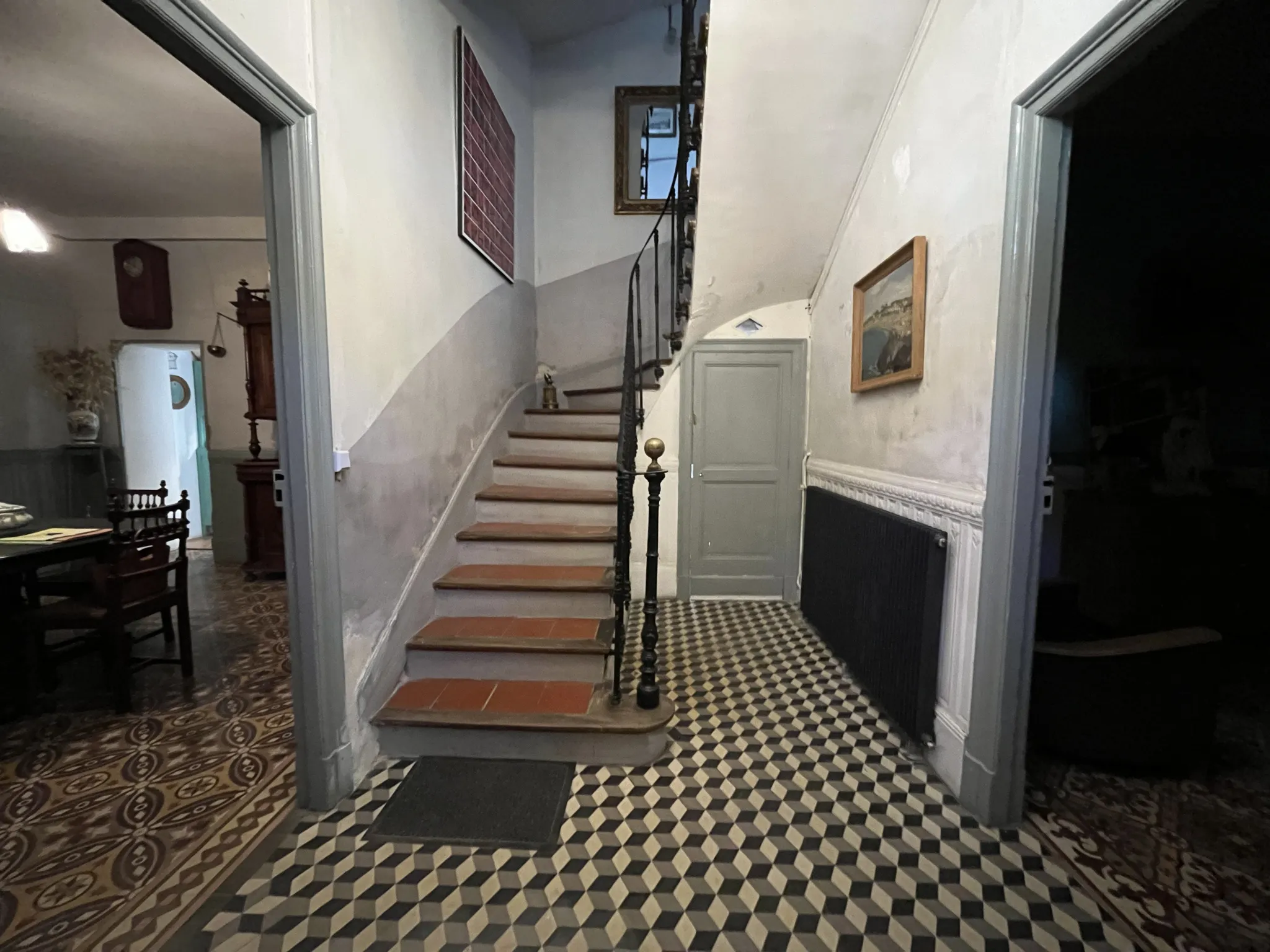 Magnifique maison de maître avec beaucoup de cachet dans le village toutes commodités du Minervois 