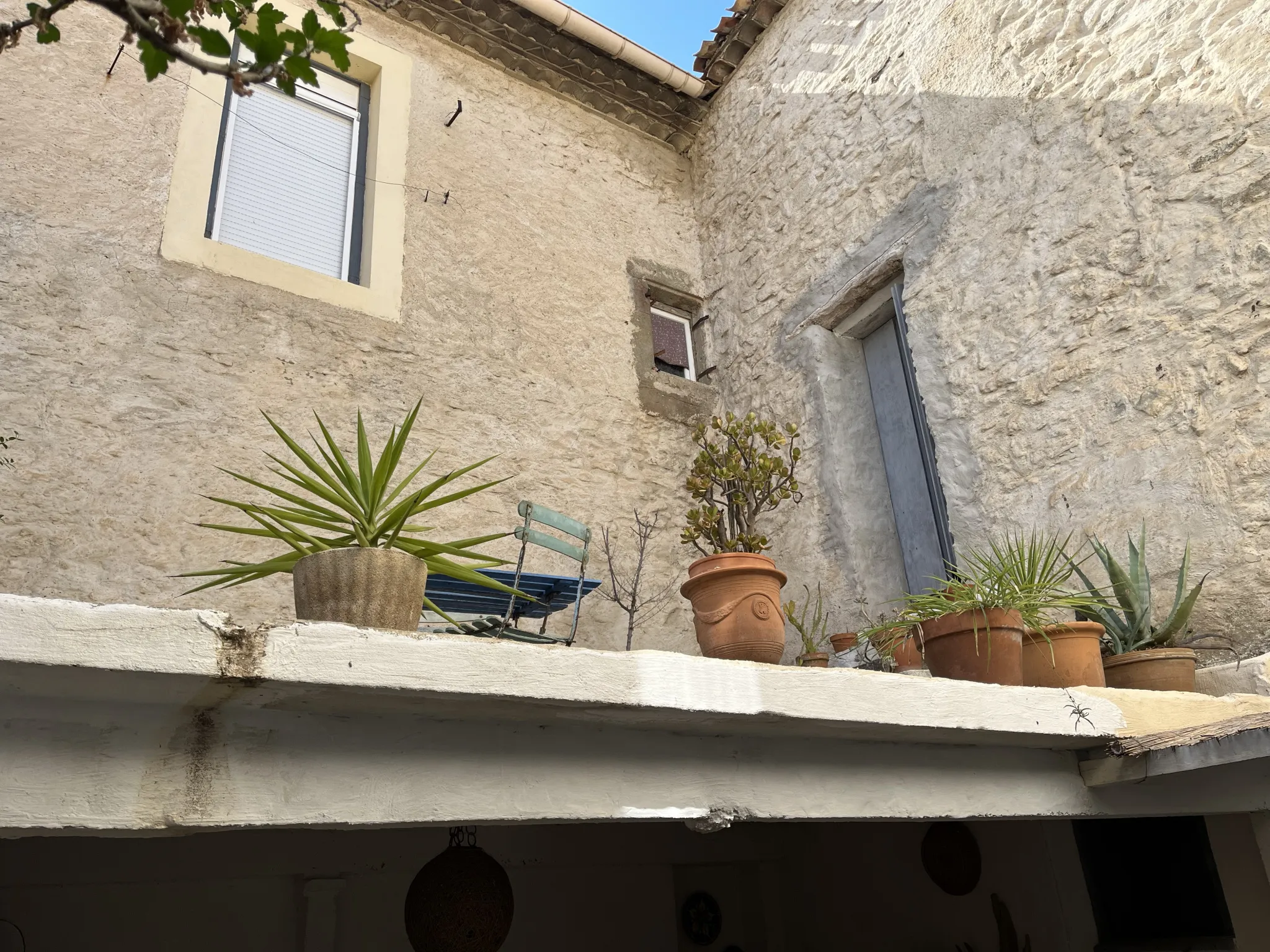 Magnifique maison de maître avec beaucoup de cachet dans le village toutes commodités du Minervois 