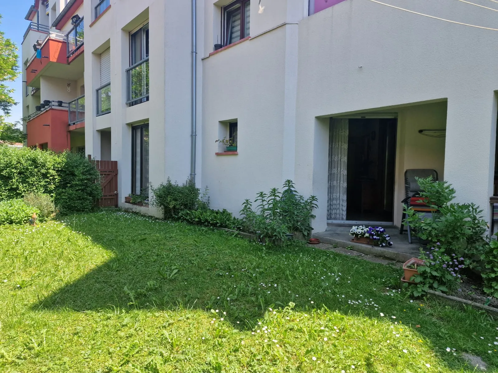 Appartement en rez-de-jardin avec terrasse et jardin privatif à Hirsingue 