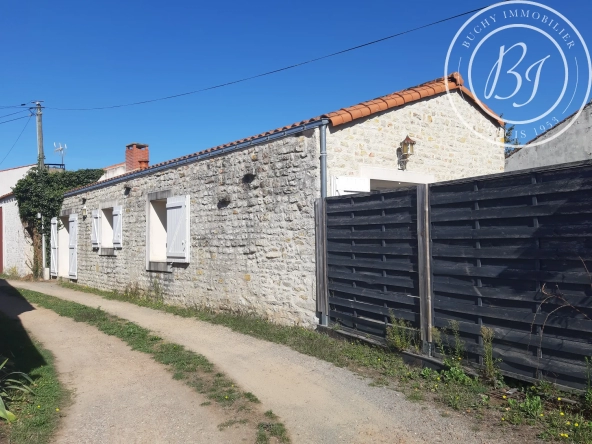 Maison en pierres à Saint Vincent Sur Jard