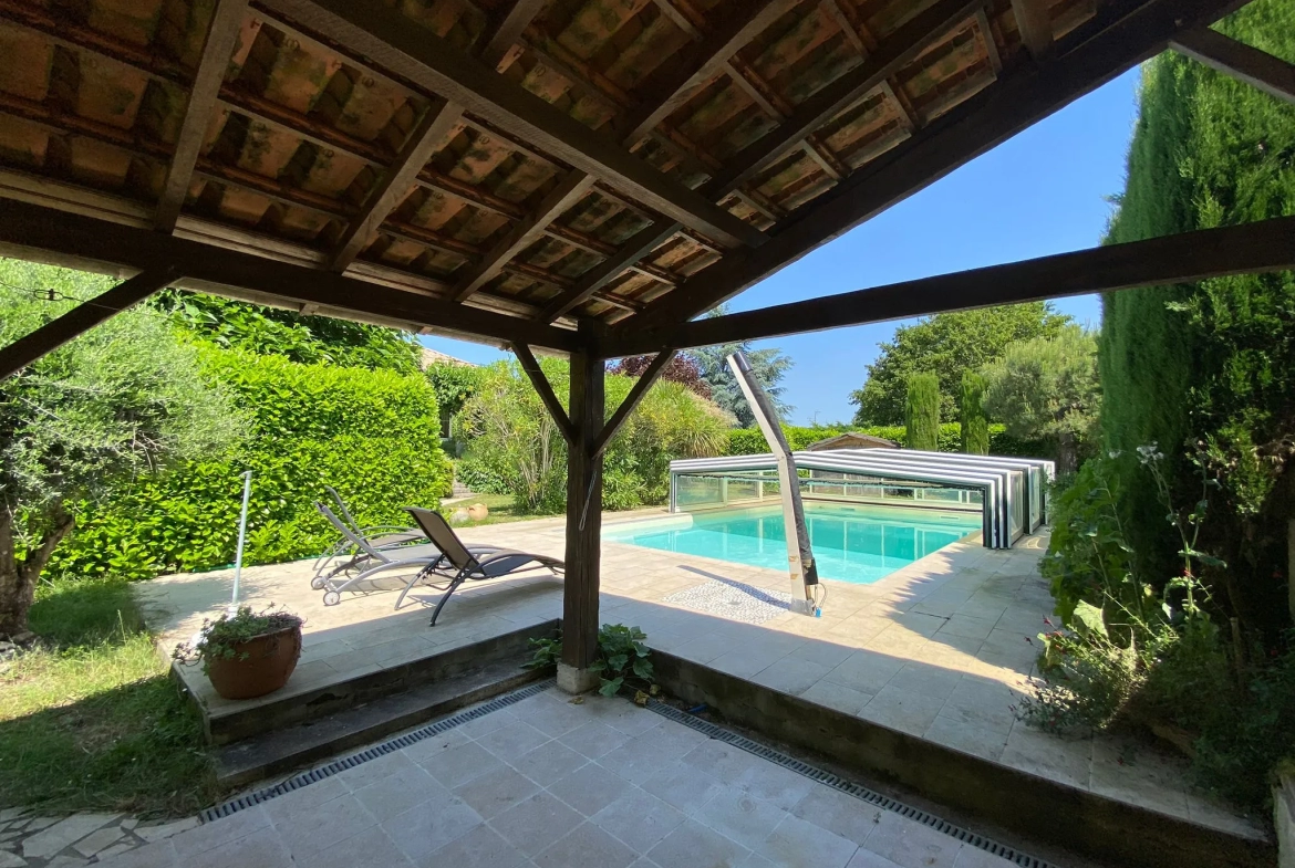 Beau pavillon à Magne avec piscine couverte 