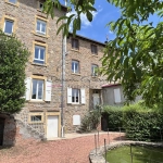 Ensemble immobilier comprenant 2 logements et terrain attenant à Bourg de Thizy