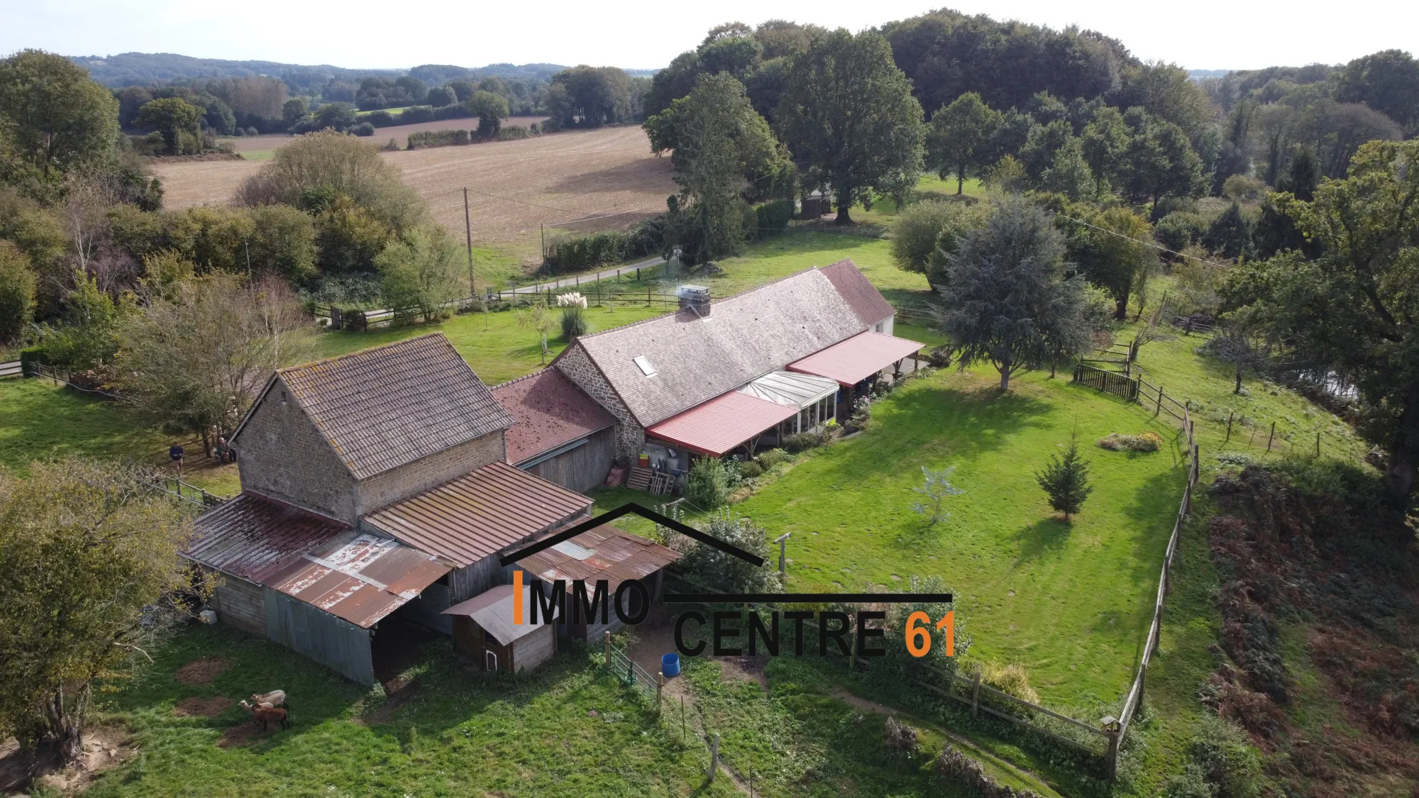 Longère plain-pied à vendre sur 2,6 hectares avec plan d'eau 