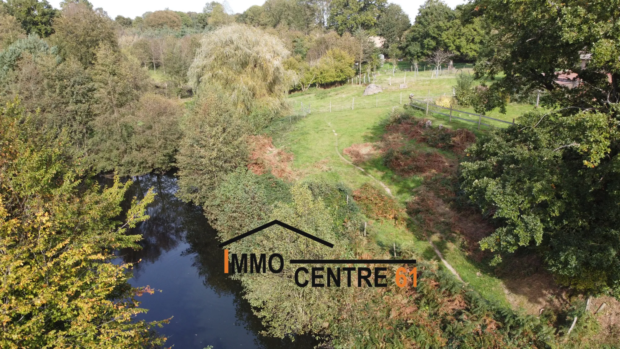 Longère plain-pied à vendre sur 2,6 hectares avec plan d'eau 