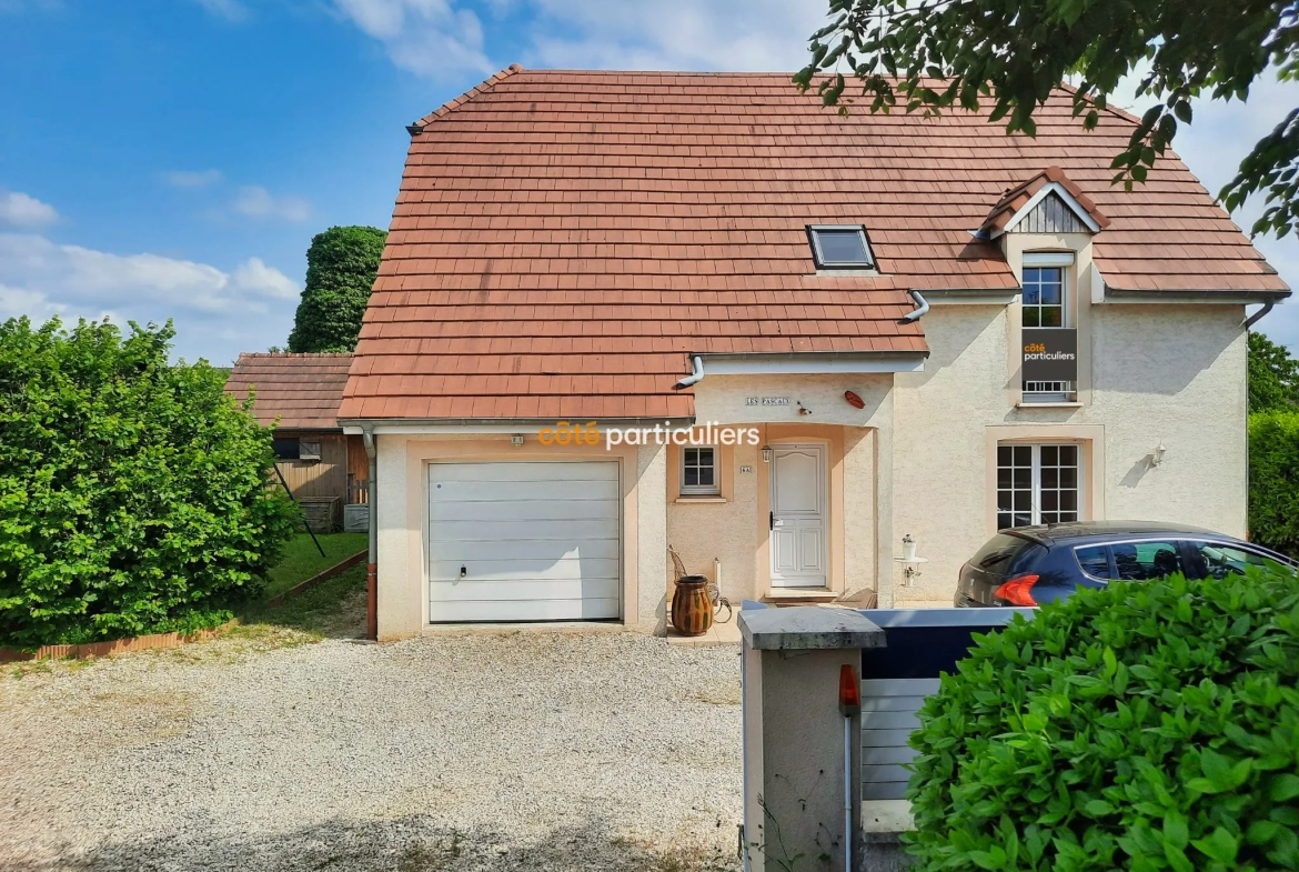 Maison indépendante à Choisey avec 4 chambres et piscine 