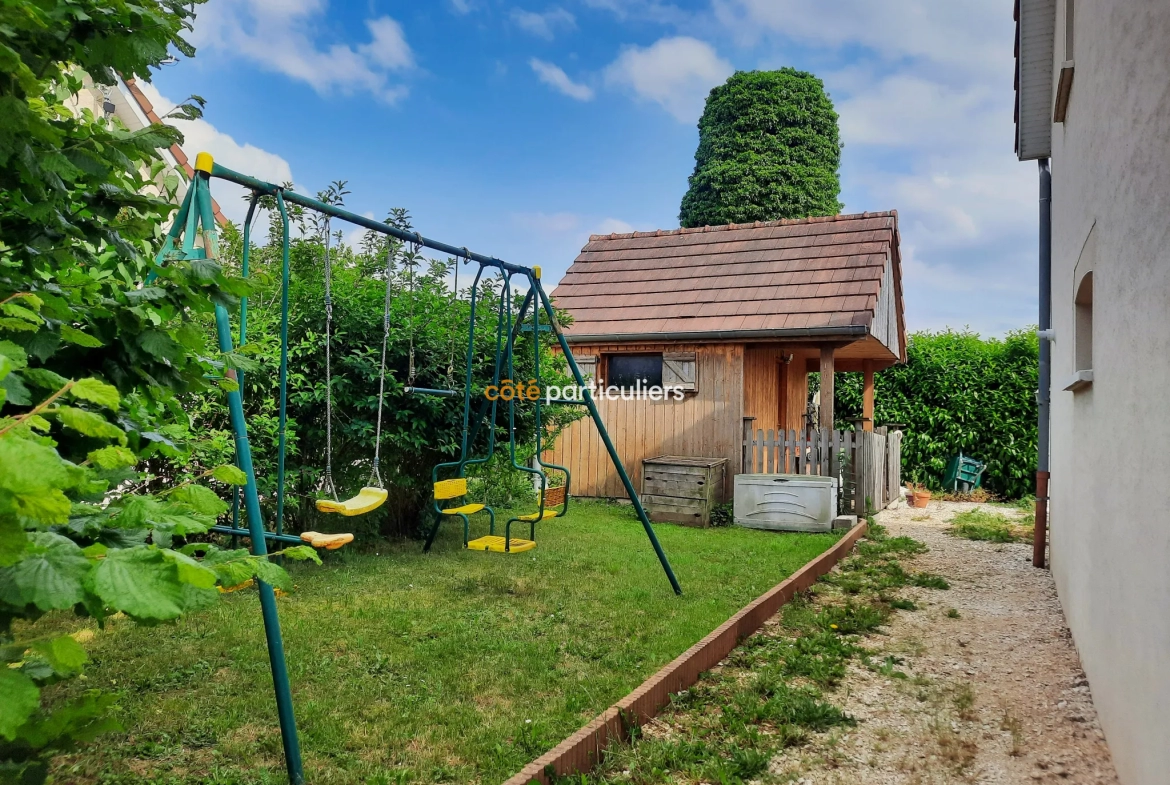 Maison indépendante à Choisey avec 4 chambres et piscine 